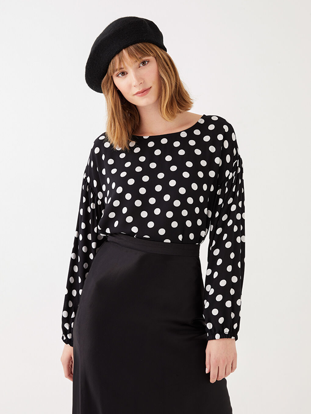 بلوزة بوبلين كم طويل بنقشة البولكا دوت بياقة دائرية للسيدات-1