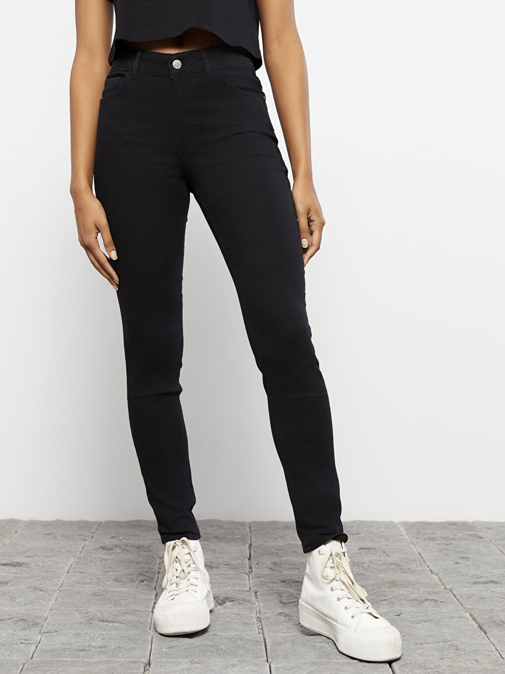 Siyah Normal Bel Slim Fit Cep Detaylı Kadın Rodeo Jean Pantolon-3