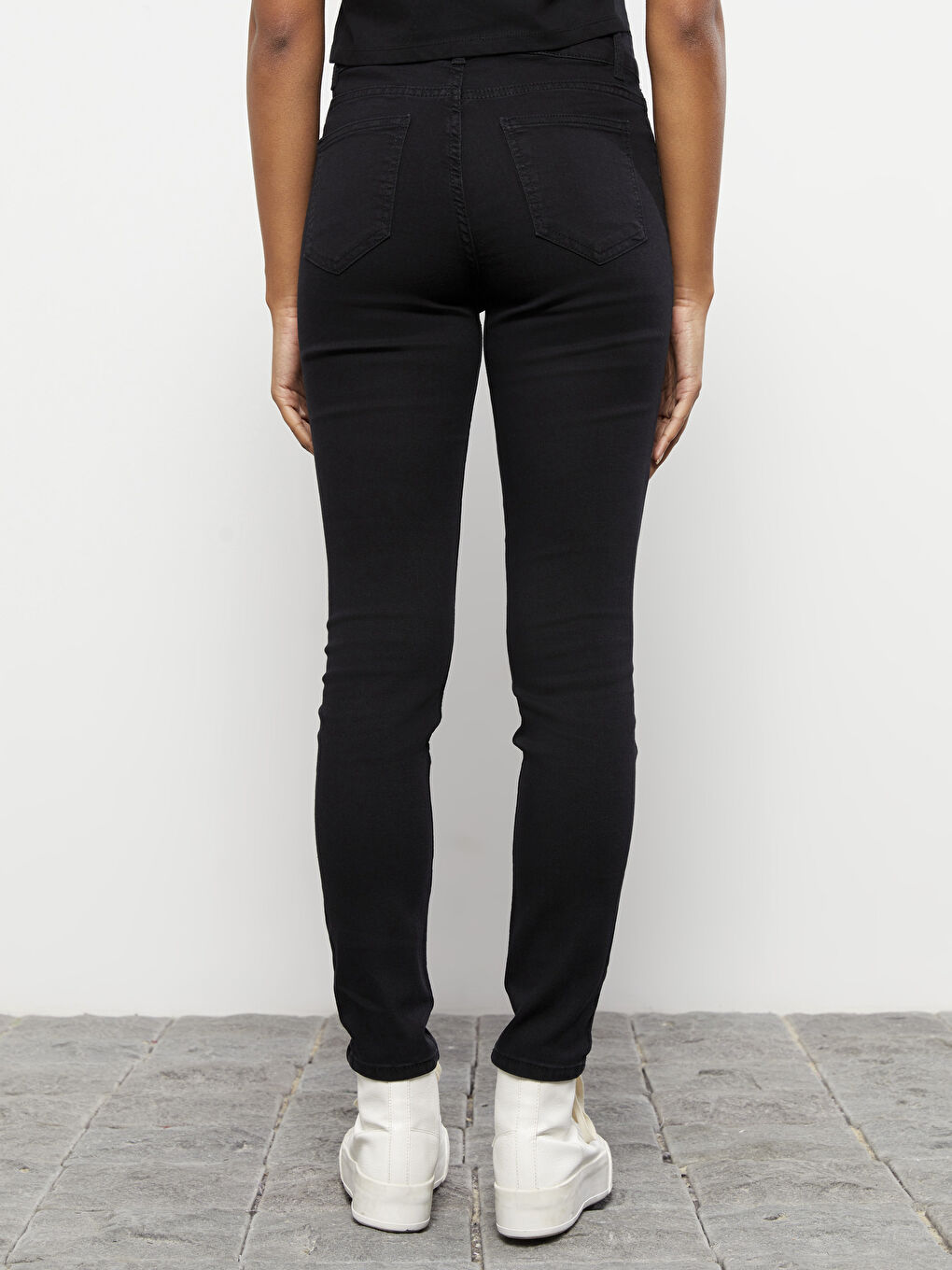 Siyah Normal Bel Slim Fit Cep Detaylı Kadın Rodeo Jean Pantolon-4