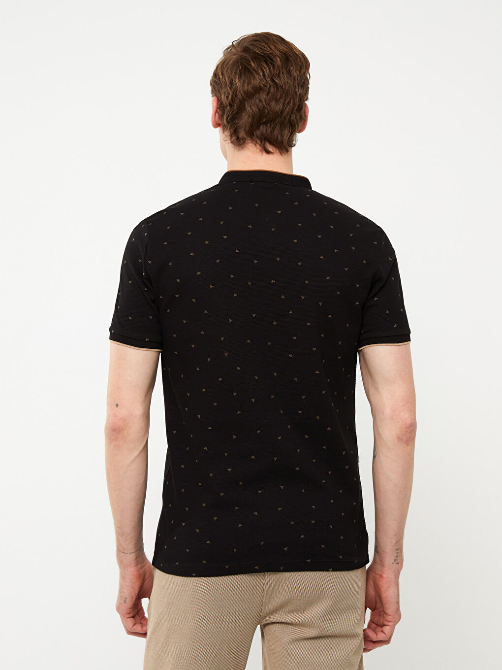 ბაბუის საყელო მოკლე სახელო ნიმუშიანი მამაკაცის მაისური-4