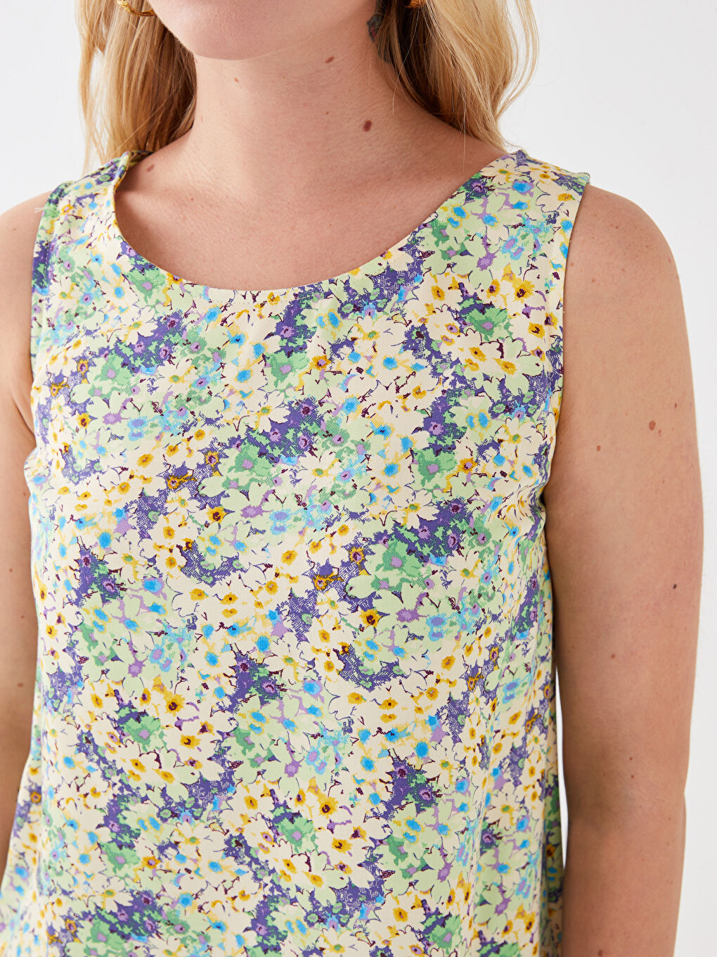 Women's Crew Neck Patterned Sleeveless Blouse-3