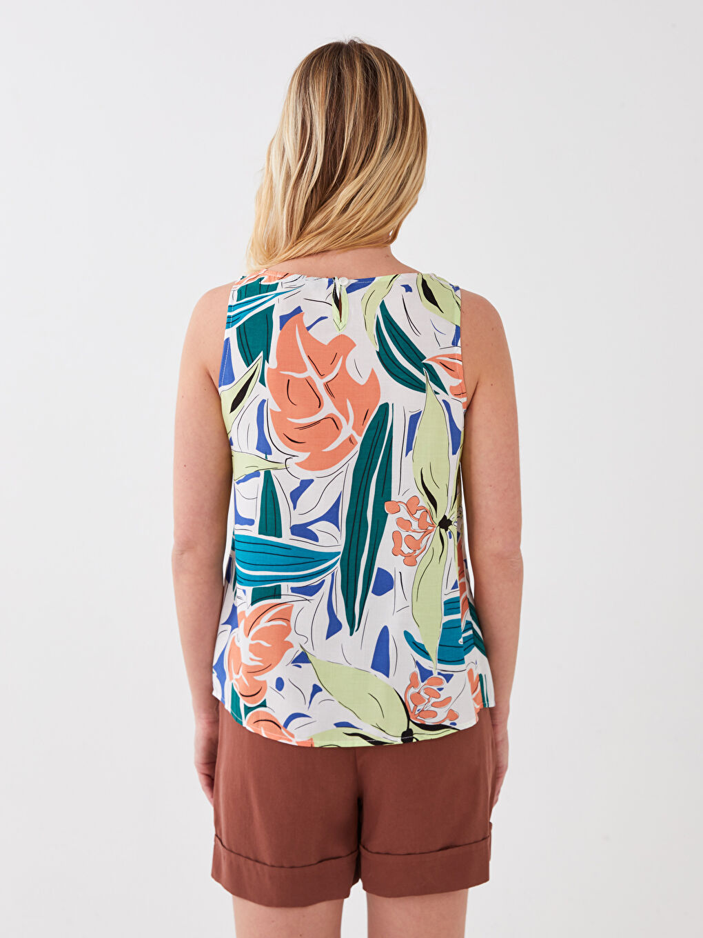 بلوزة نسائية بنقشة وياقة دائرية-4