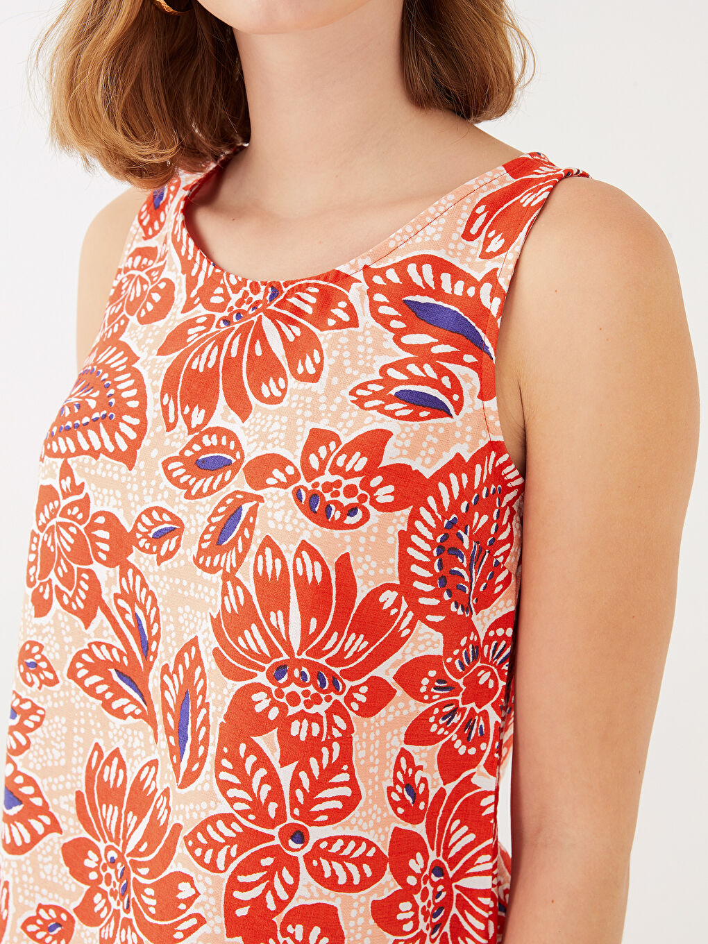 بلوزة نسائية بنقشة وياقة دائرية-3