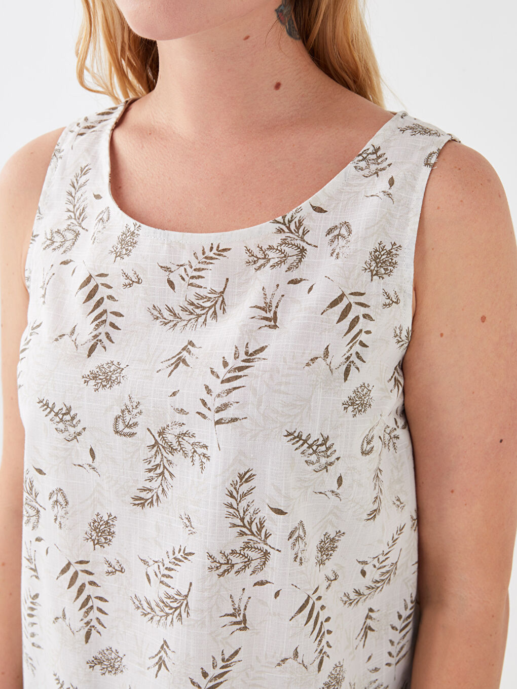 Women's Crew Neck Patterned Sleeveless Blouse-3