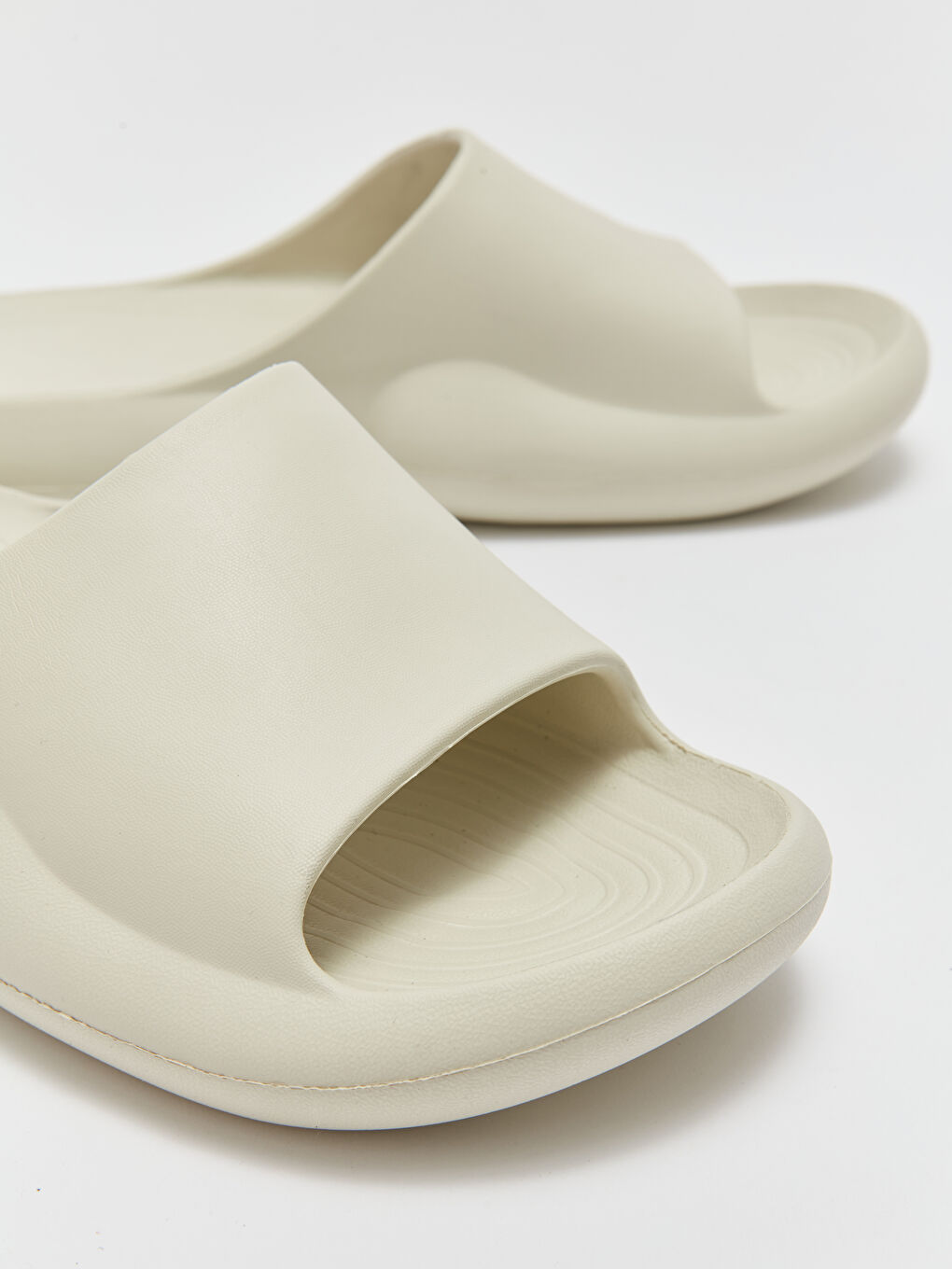 Bej Tek Bantlı Erkek Terlik-2