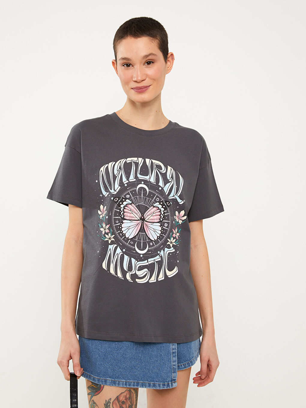 Antrasit Bisiklet Yaka Baskılı Kısa Kollu Kadın Tişört-1