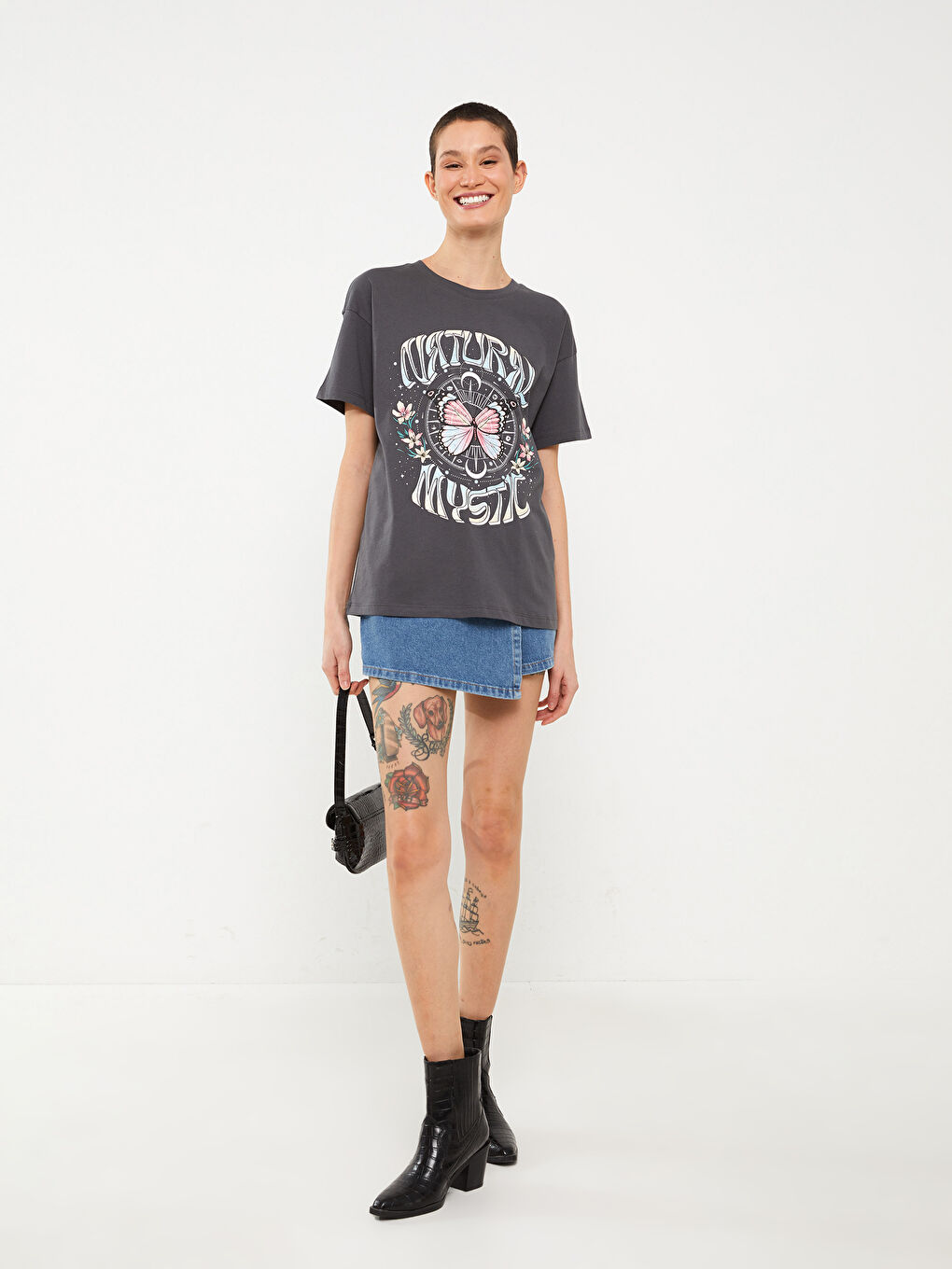 Antrasit Bisiklet Yaka Baskılı Kısa Kollu Kadın Tişört-2