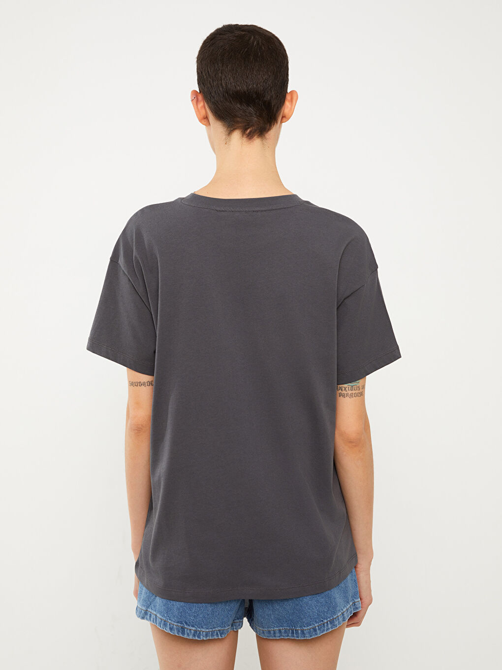 Antrasit Bisiklet Yaka Baskılı Kısa Kollu Kadın Tişört-4