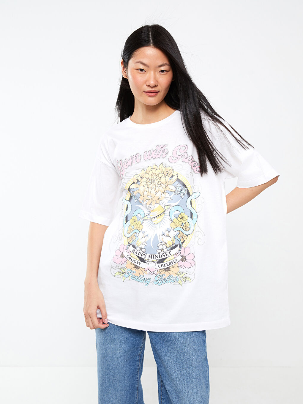 Beyaz Bisiklet Yaka Baskılı Kısa Kollu Kadın Tişört