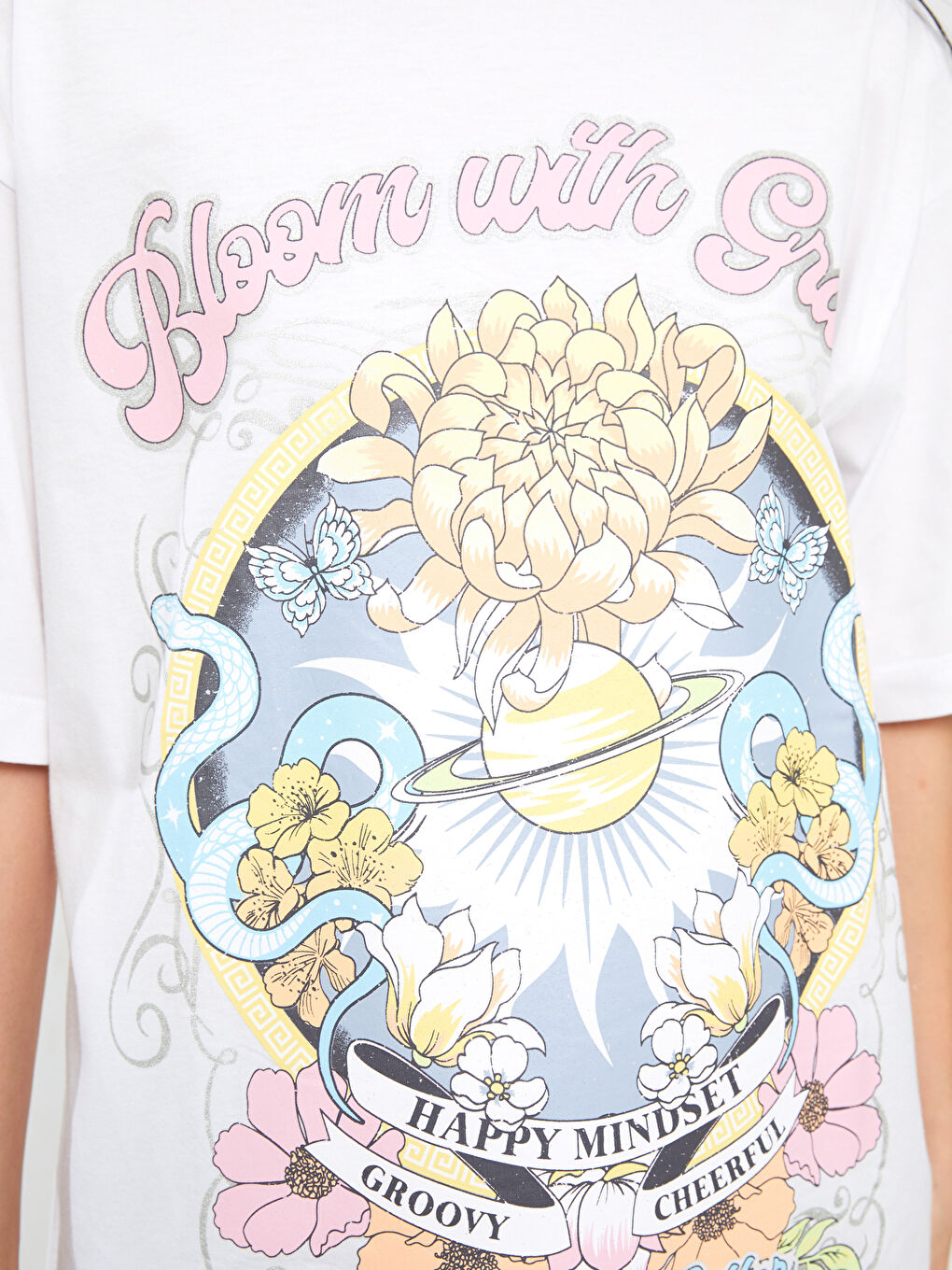 Beyaz Bisiklet Yaka Baskılı Kısa Kollu Kadın Tişört-4