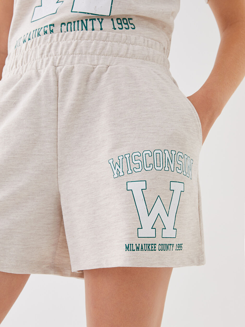 Серпімді белдік принтті әйелдерге арналған шолақ шалбар-3