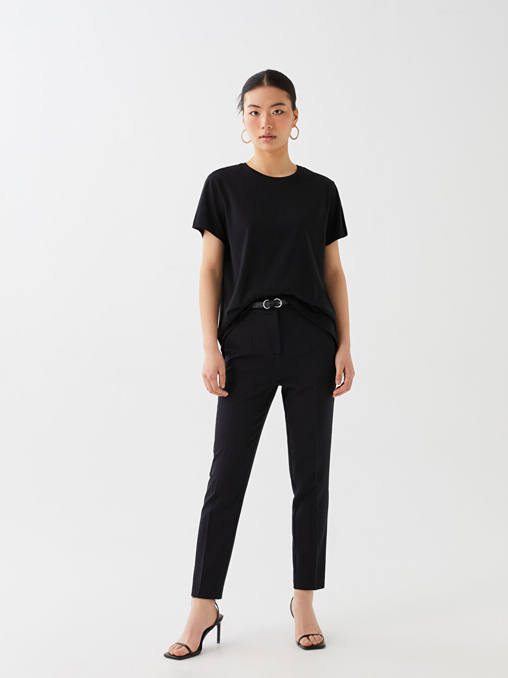 Siyah Bisiklet Yaka Düz Kısa Kollu Kadın Tişört-1