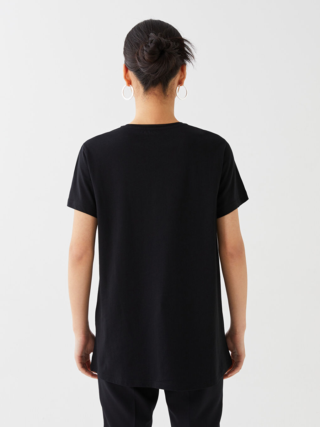 Siyah Bisiklet Yaka Düz Kısa Kollu Kadın Tişört-4