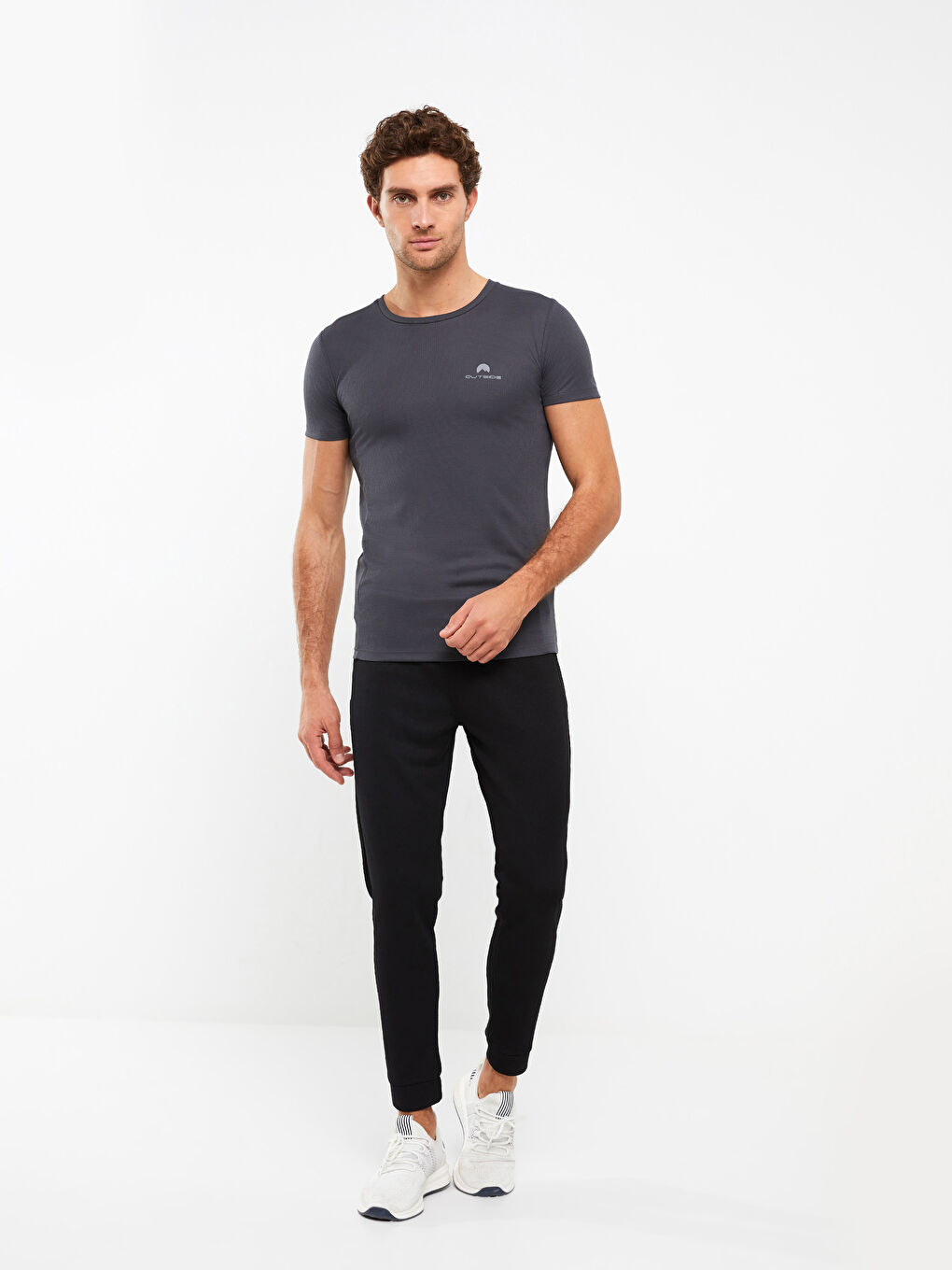 تيشيرت رياضي مطبوع كم قصير بياقة دائرية للرجال-2