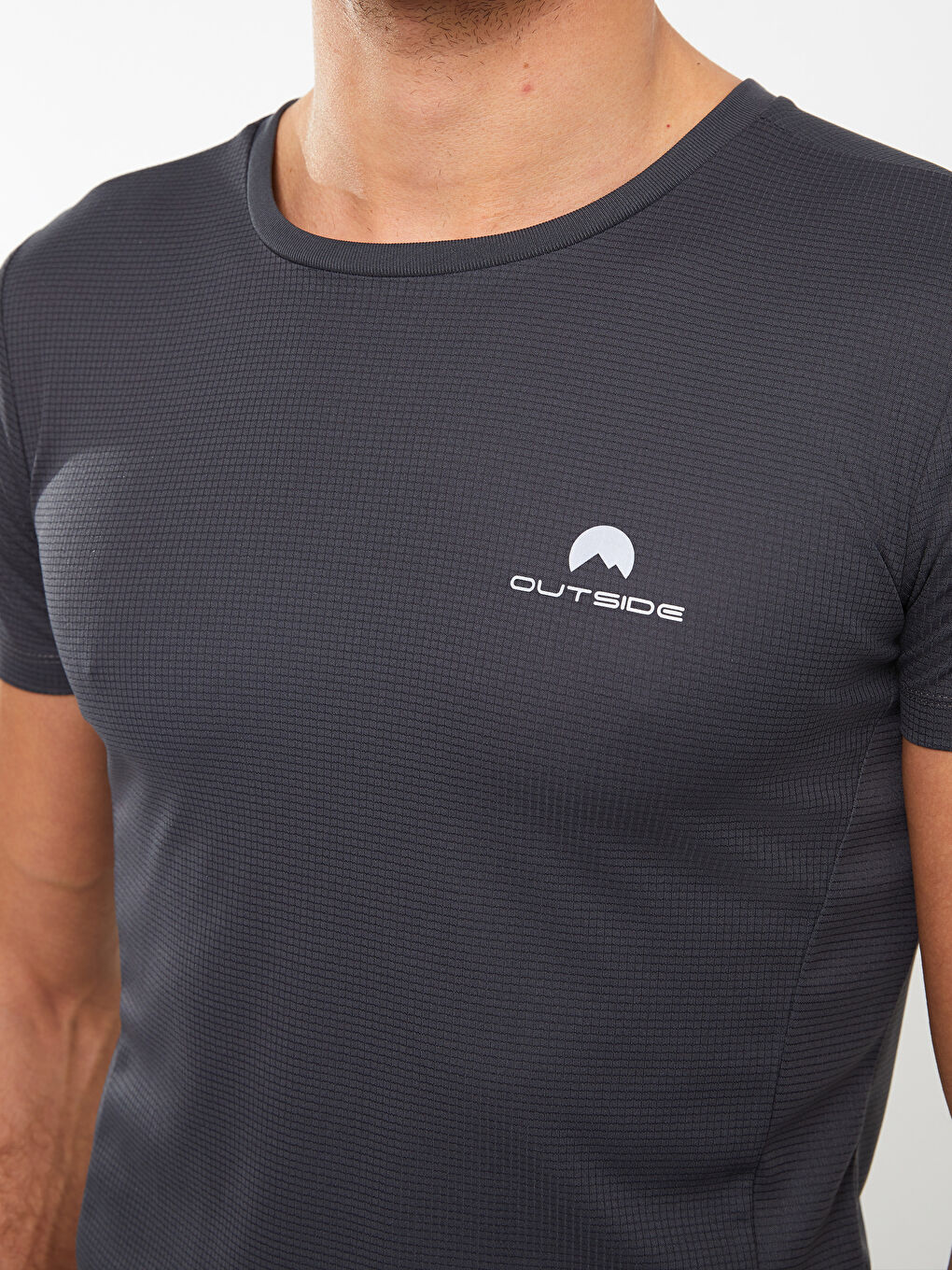 تيشيرت رياضي مطبوع كم قصير بياقة دائرية للرجال-3