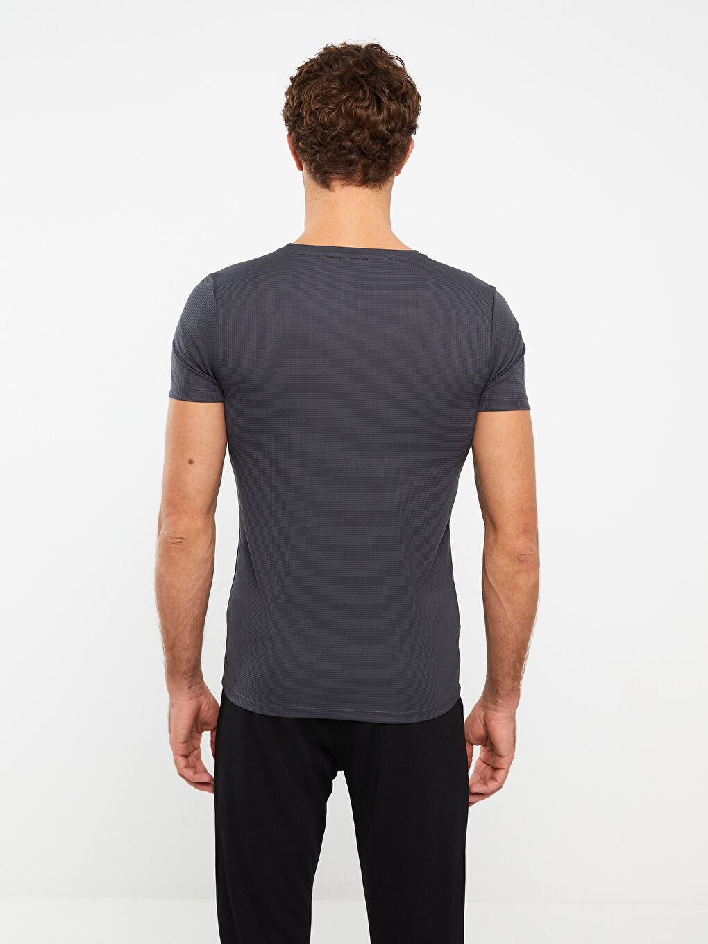 تيشيرت رياضي مطبوع كم قصير بياقة دائرية للرجال-4