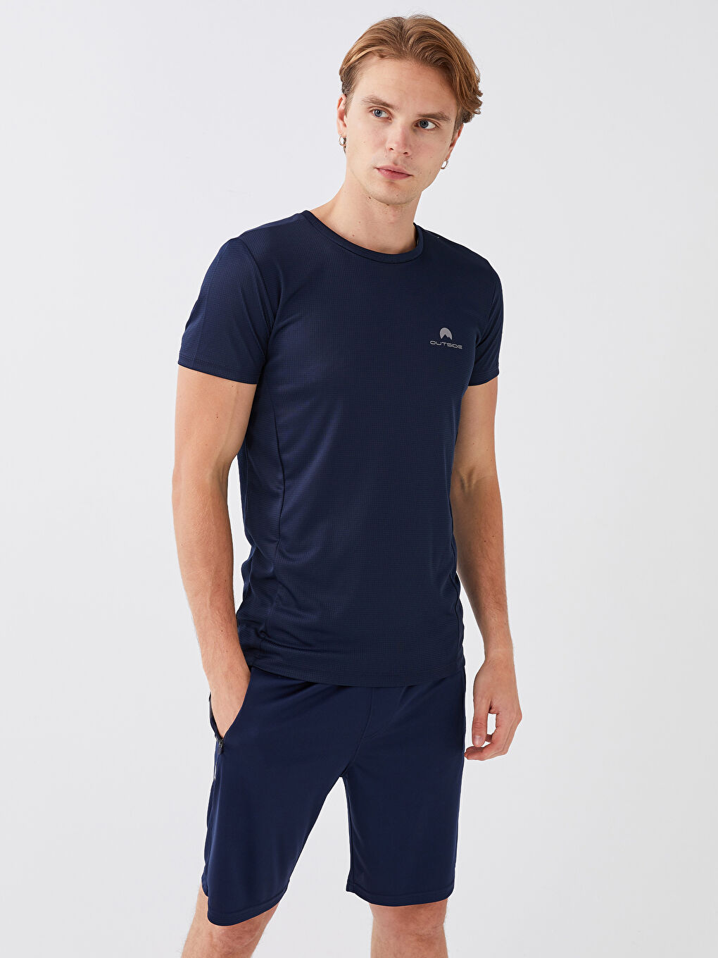 تيشيرت رياضي مطبوع كم قصير بياقة دائرية للرجال-2