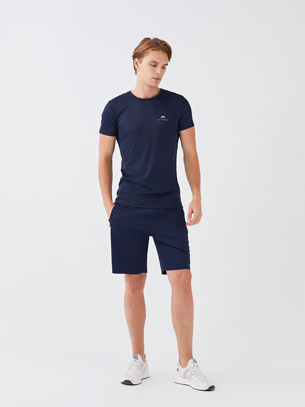 تيشيرت رياضي مطبوع كم قصير بياقة دائرية للرجال-3