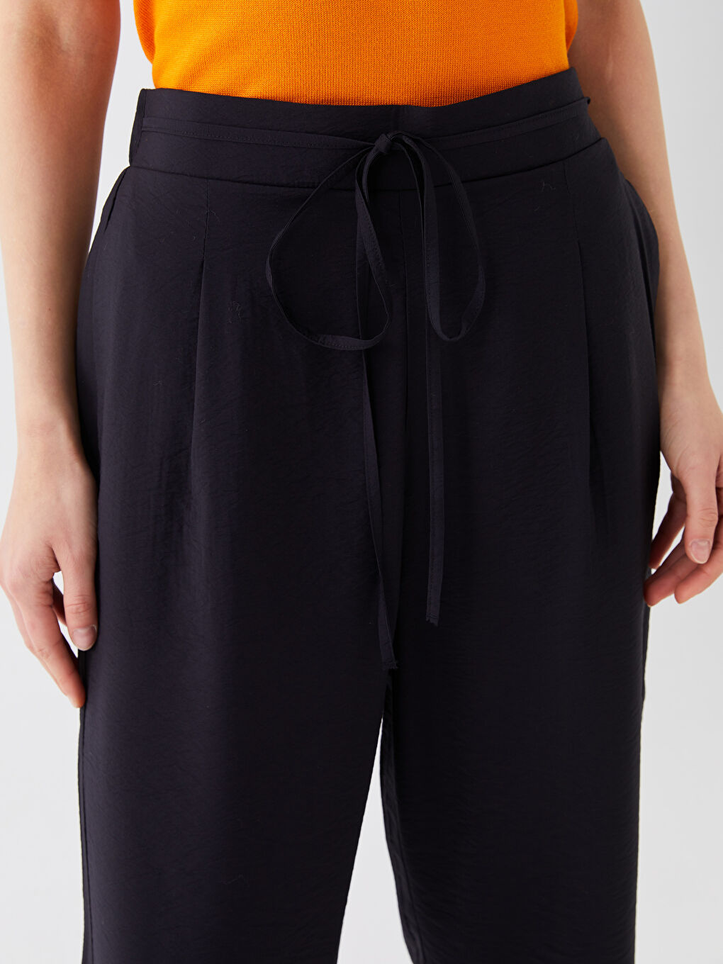 Siyah Beli Lastikli Rahat Kalıp Kadın Pantolon-4