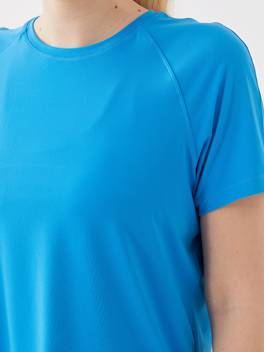 تيشيرت رياضي مطبوع عاكس بياقة دائرية للسيدات-7