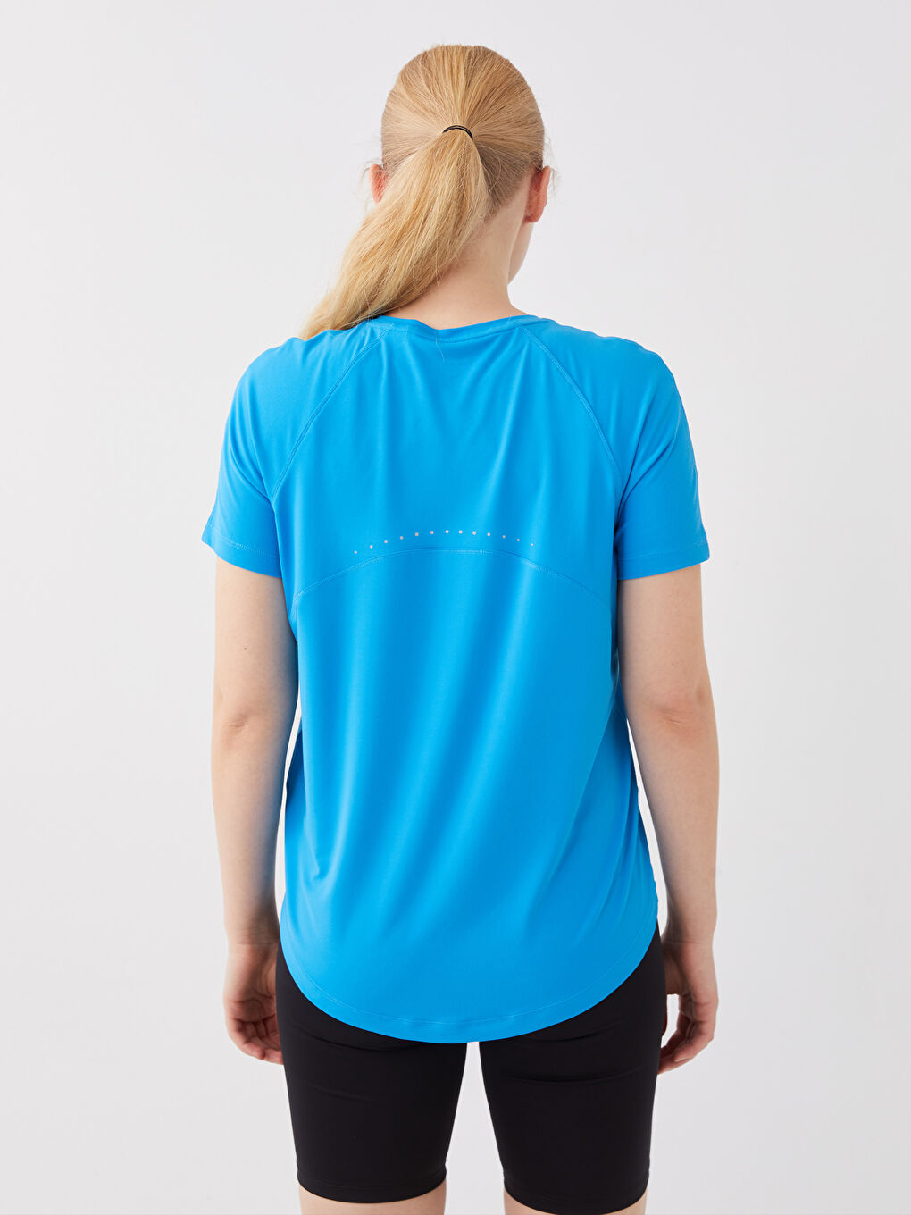 تيشيرت رياضي مطبوع عاكس بياقة دائرية للسيدات-9