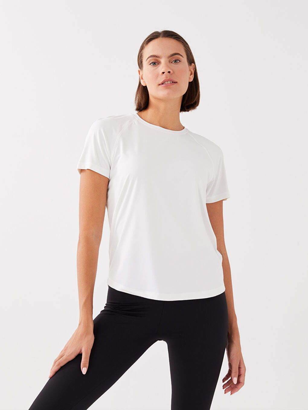 تيشيرت رياضي مطبوع عاكس بياقة دائرية للسيدات-1