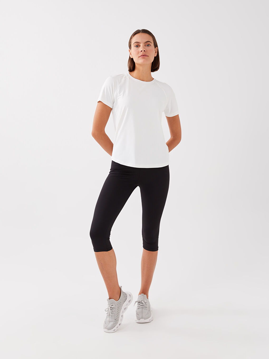 تيشيرت رياضي مطبوع عاكس بياقة دائرية للسيدات-2