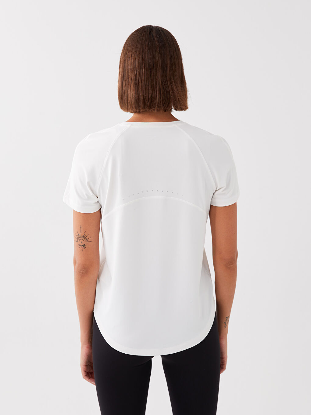 تيشيرت رياضي مطبوع عاكس بياقة دائرية للسيدات-4