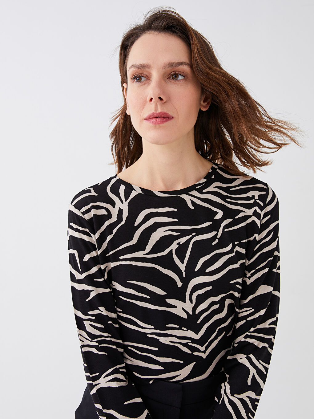 Karışık Bisiklet Yaka Desenli Uzun Kollu Kadın Tişört-1