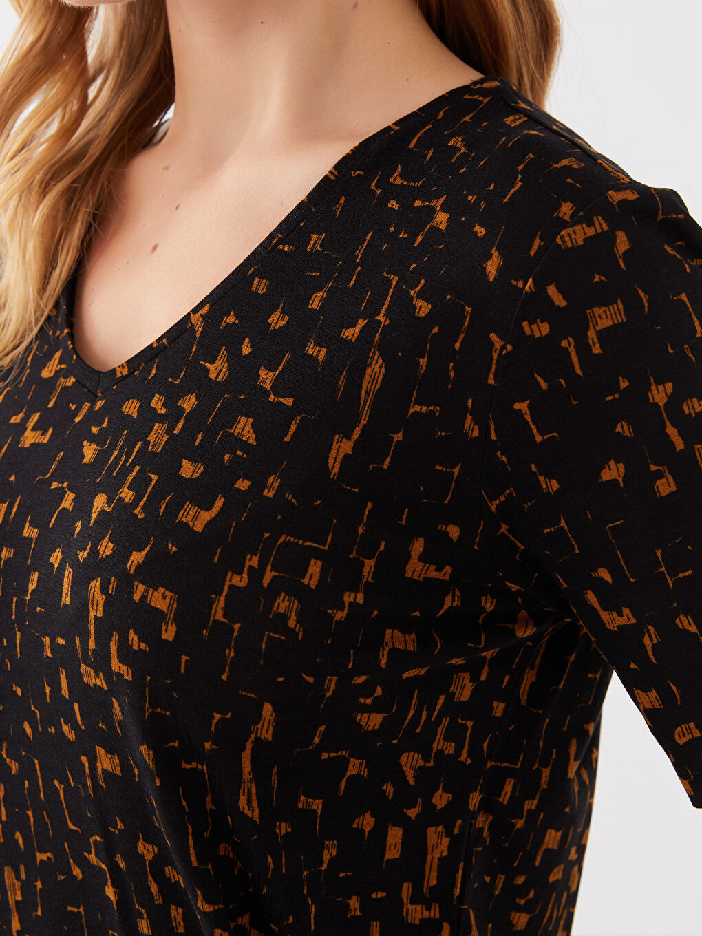 Women's V-Neck Patterned Short Sleeve T-Shirt -S3BI19Z8-LQY