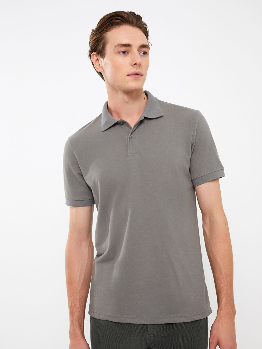 პოლო კისრის მოკლე სახელო მამაკაცის მაისური