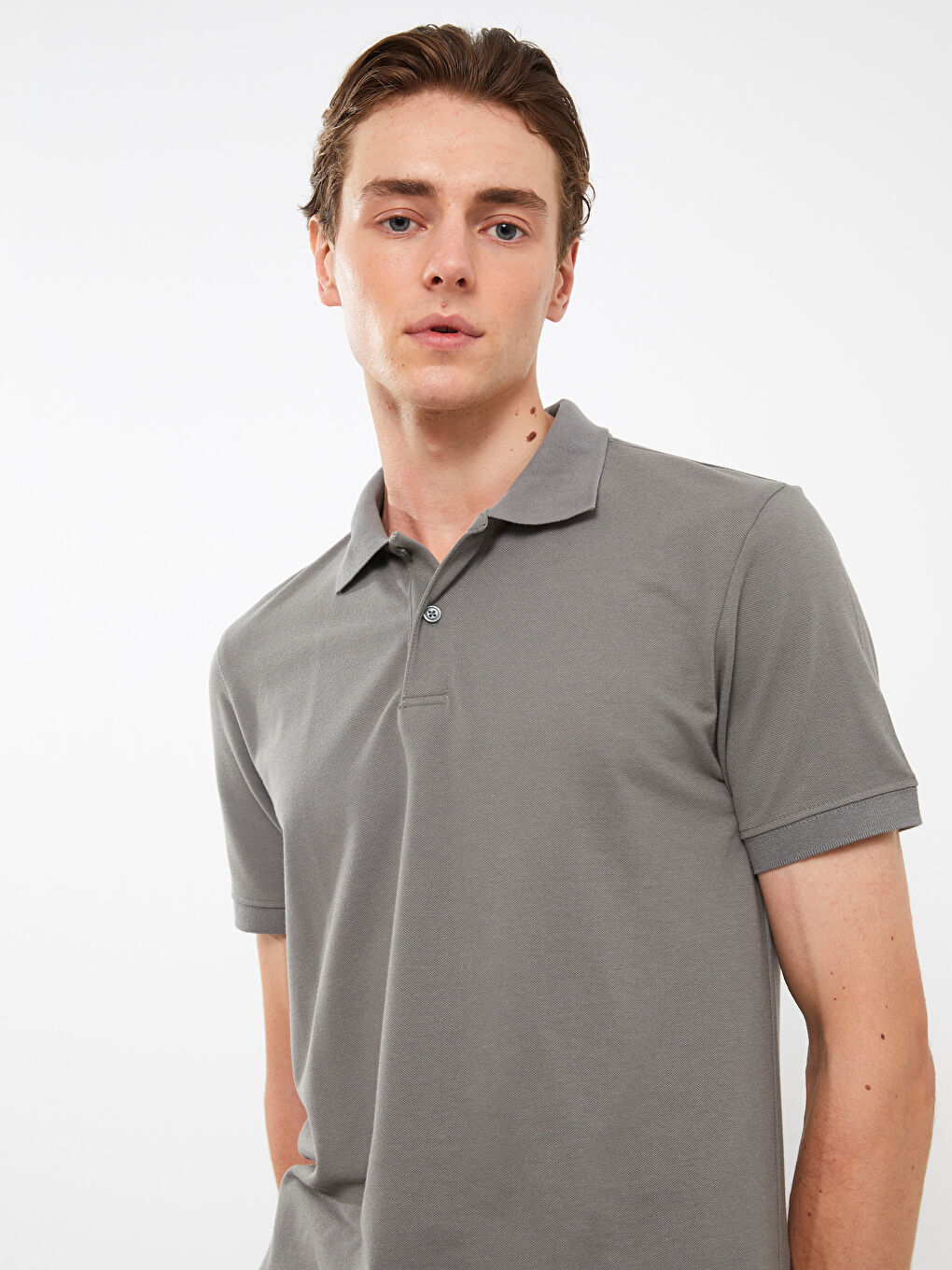 პოლო კისრის მოკლე სახელო მამაკაცის მაისური-1