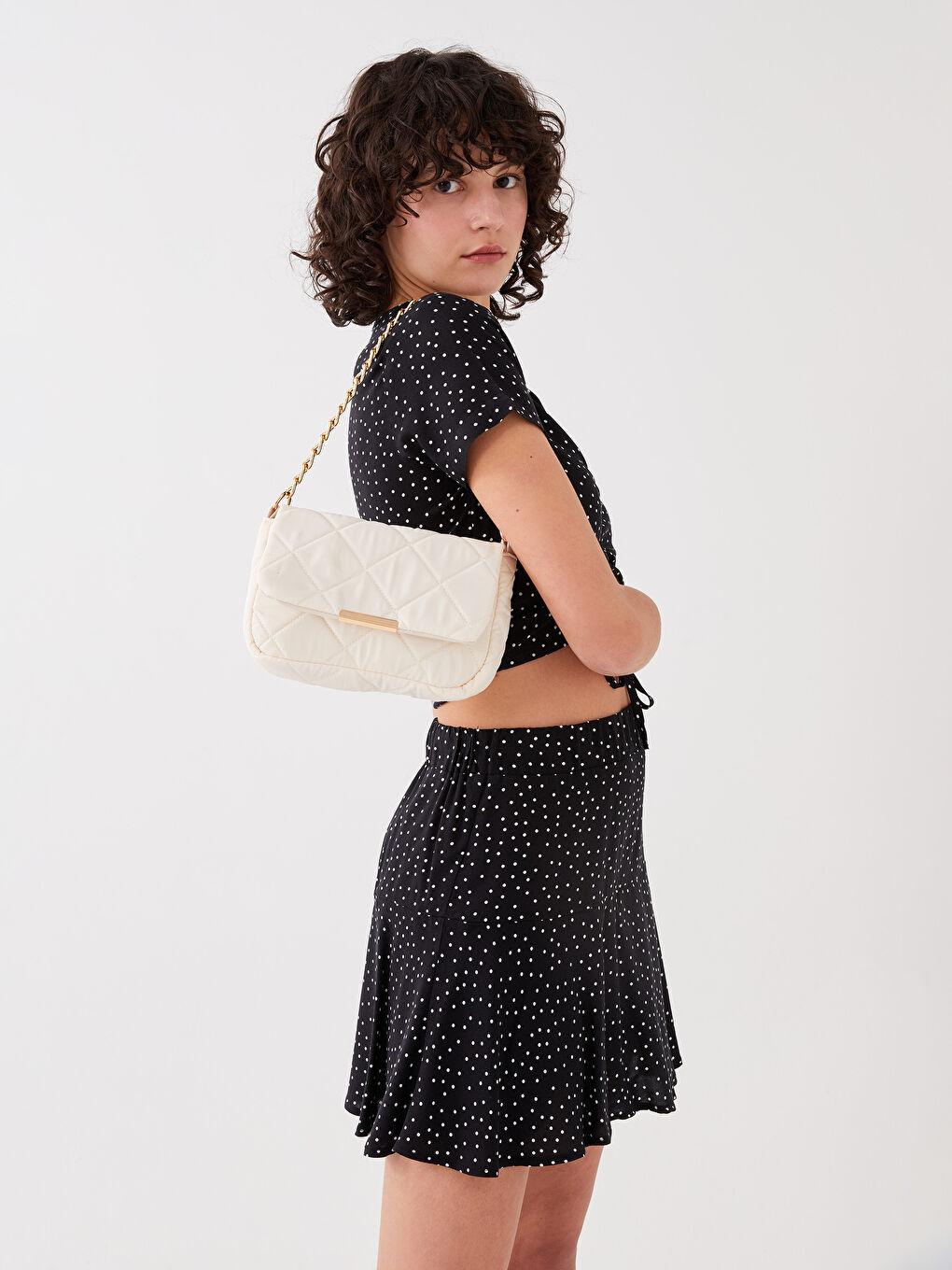 Bej Paraşüt Kumaş Kapitoneli Kadın Çapraz Çanta