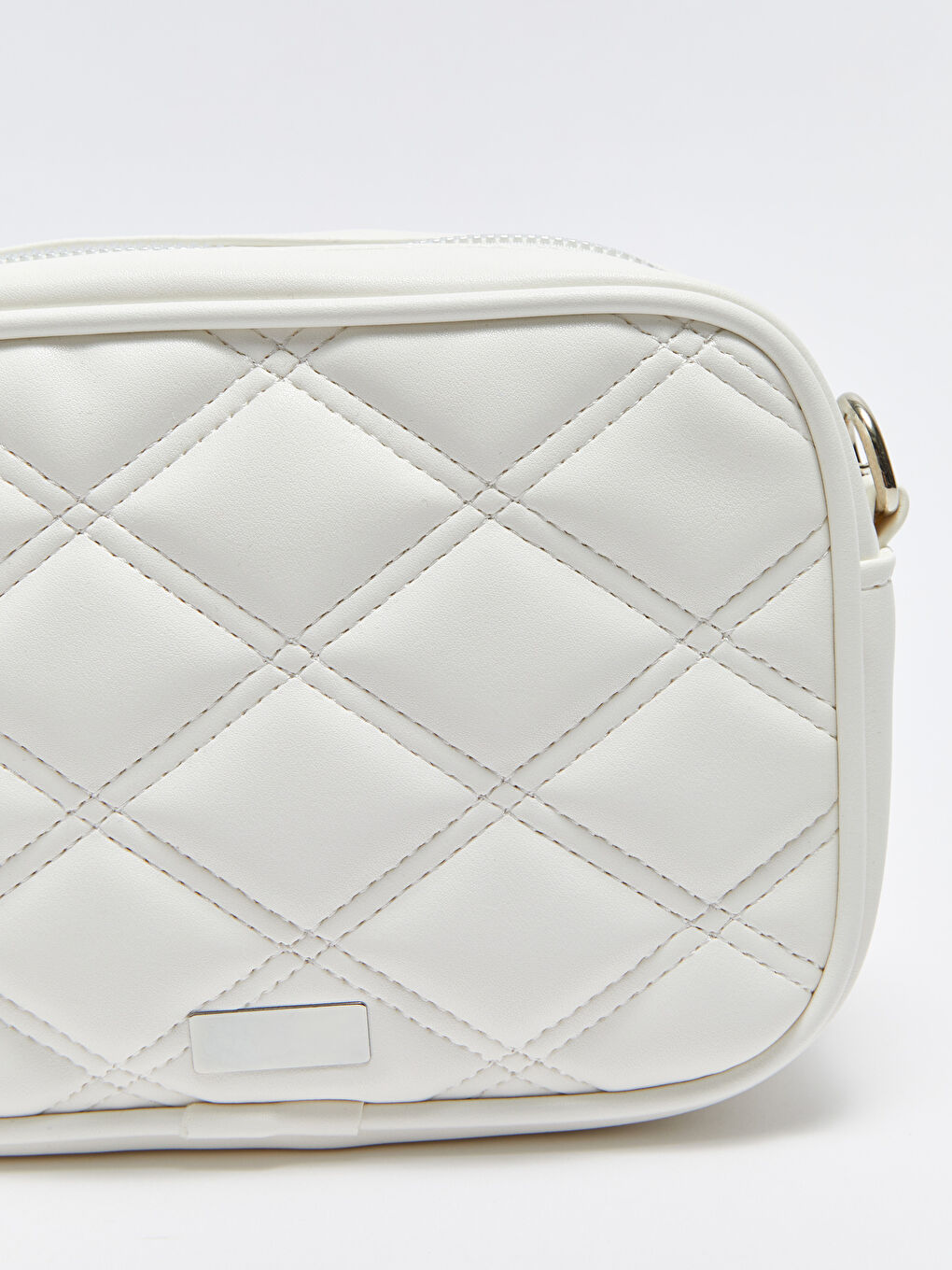 حقيبة كروس بودي مبطنة بمظهر الجلد للسيدات-4