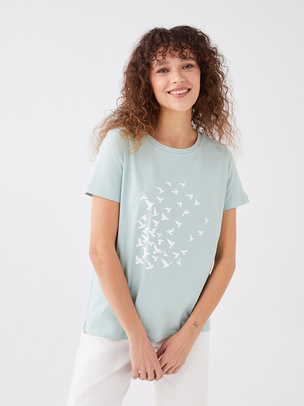 تيشيرت نسائي بأكمام قصيرة وياقة دائرية مطبوع