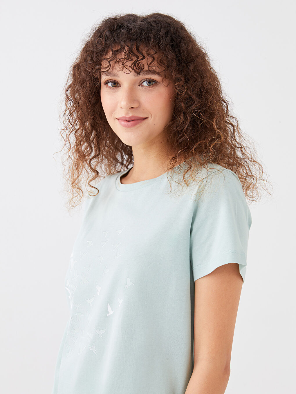 تيشيرت نسائي بأكمام قصيرة وياقة دائرية مطبوع-1