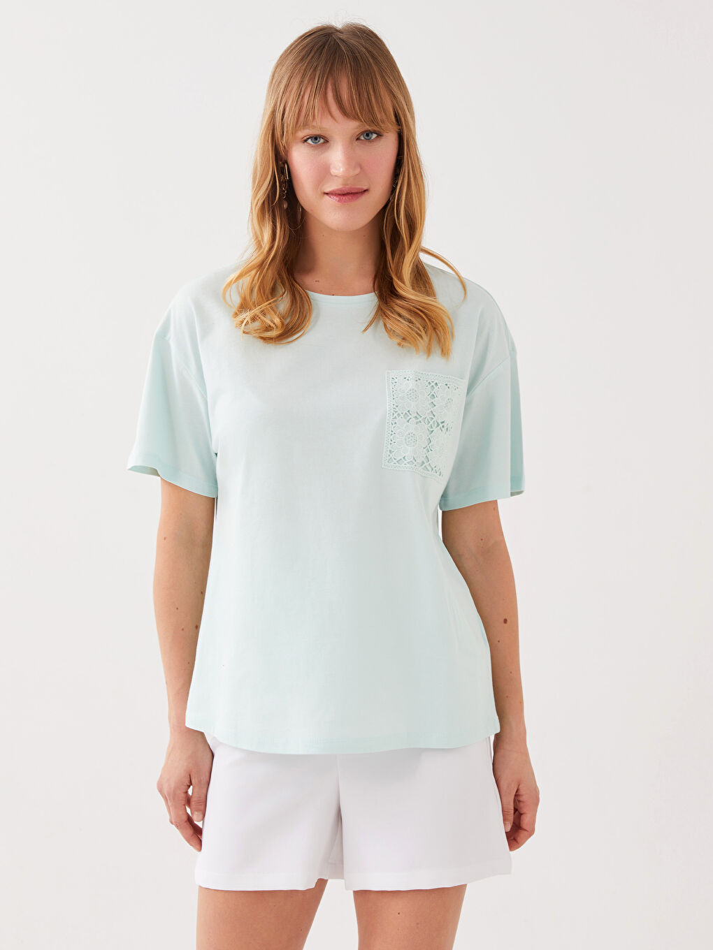 Turkuaz Kadın Bisiklet Yaka Nakışlı Tişört