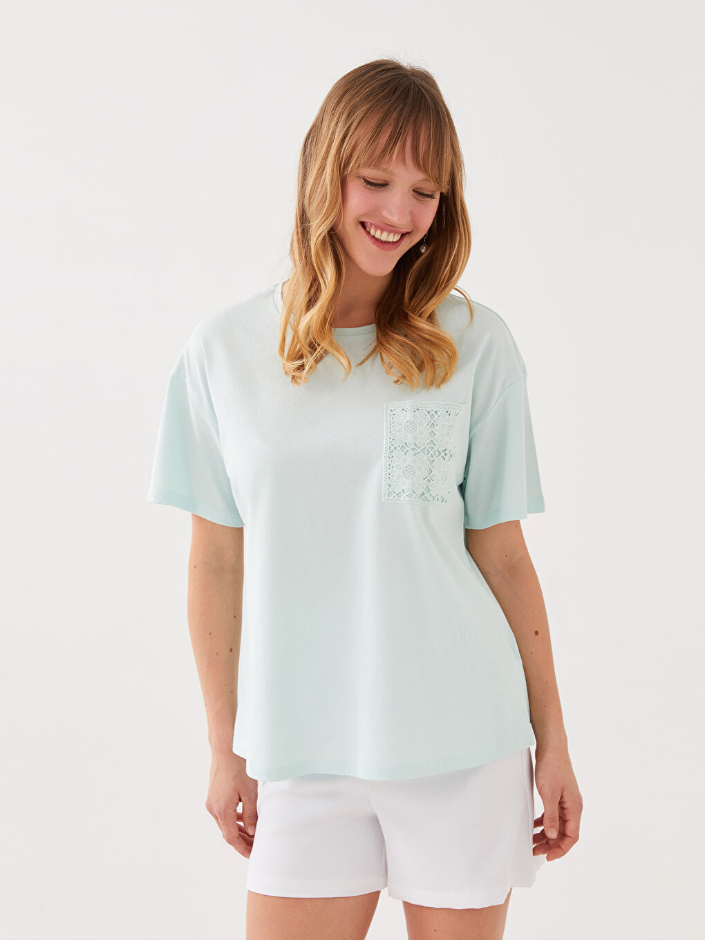 Turkuaz Kadın Bisiklet Yaka Nakışlı Tişört-1