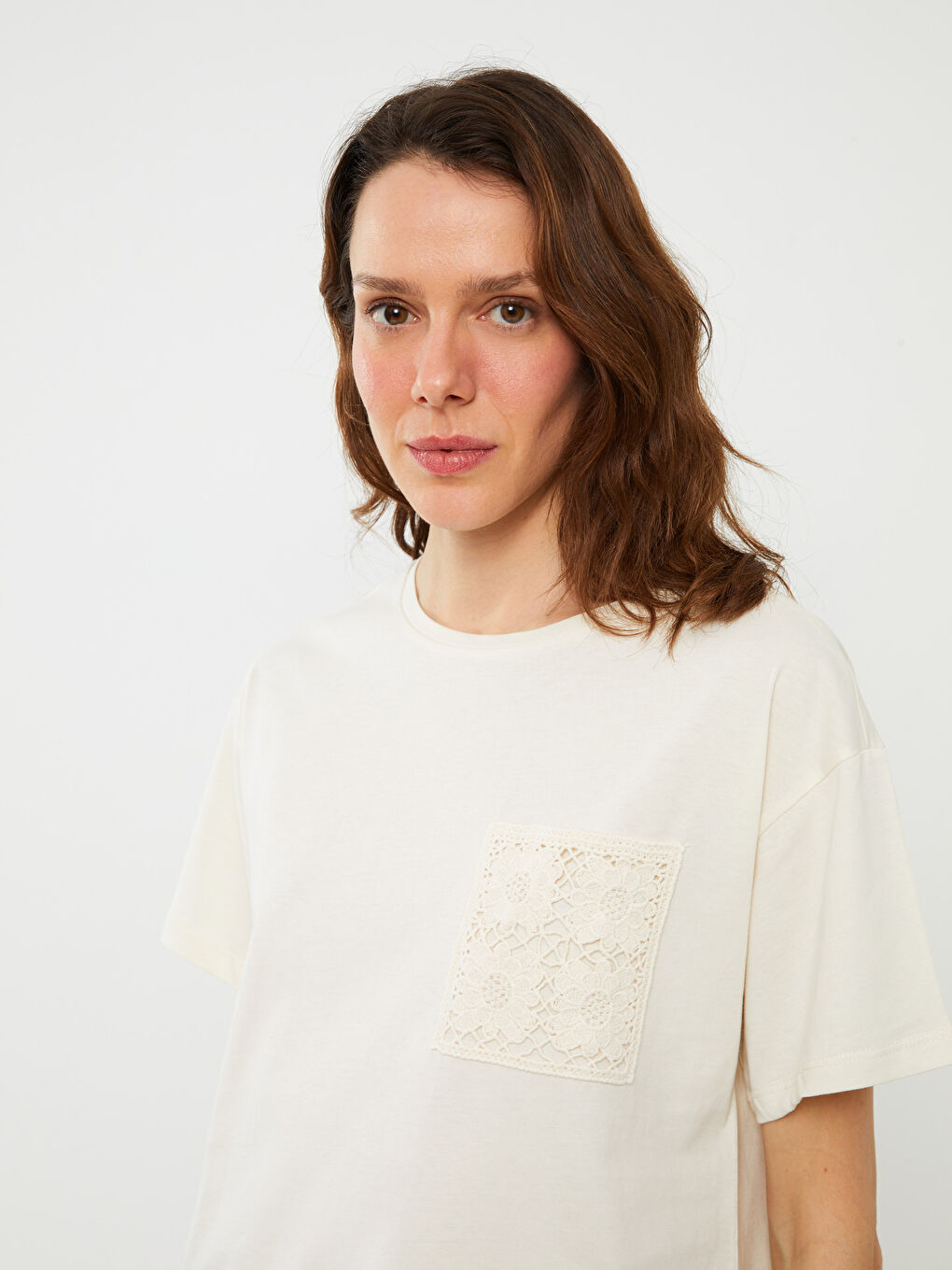 LCWAIKIKI Classic Women's Crew Neck Embroidered T-Shirt -S3BK63Z8-QVK