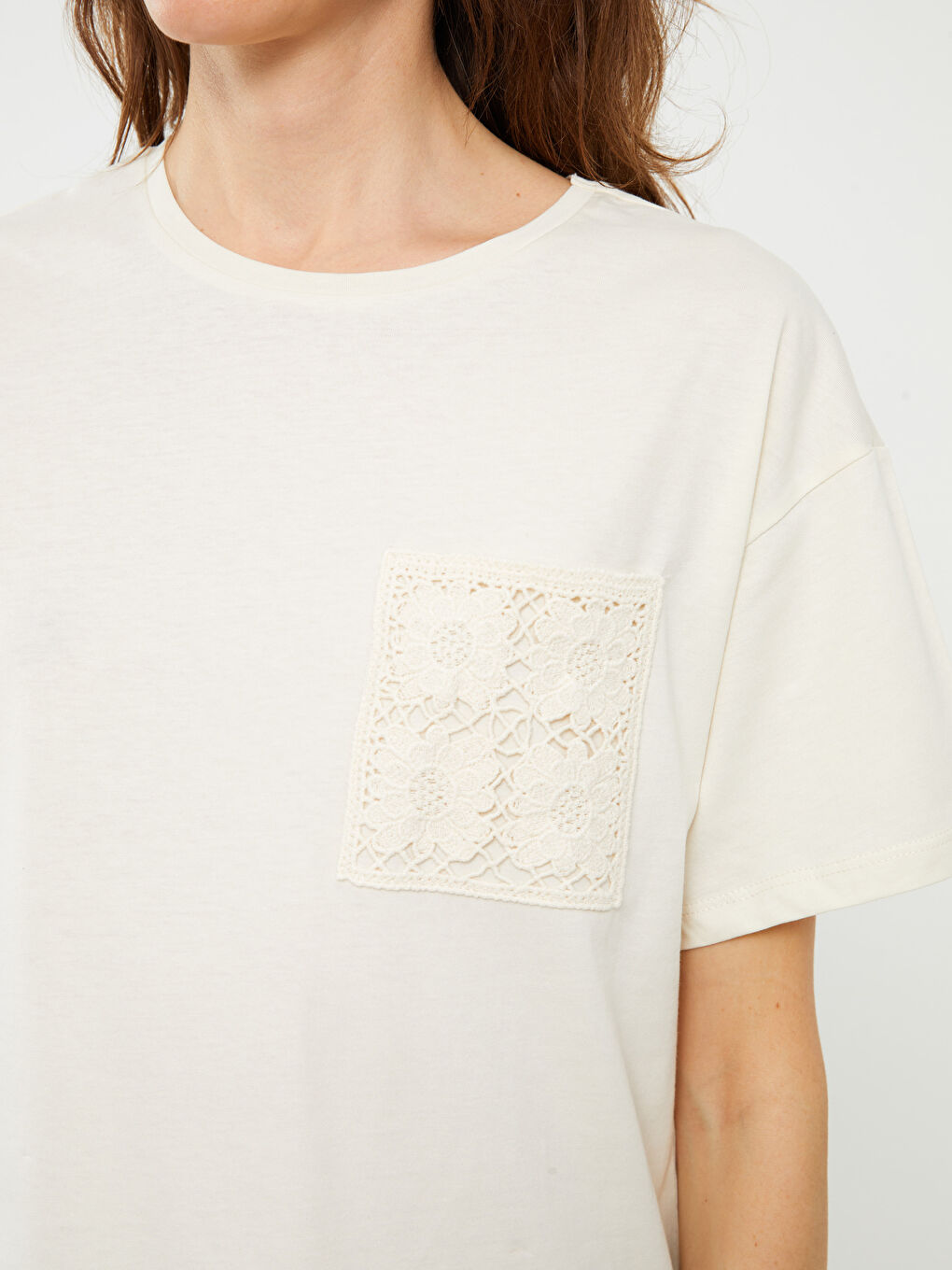 LCWAIKIKI Classic Women's Crew Neck Embroidered T-Shirt -S3BK63Z8-QVK