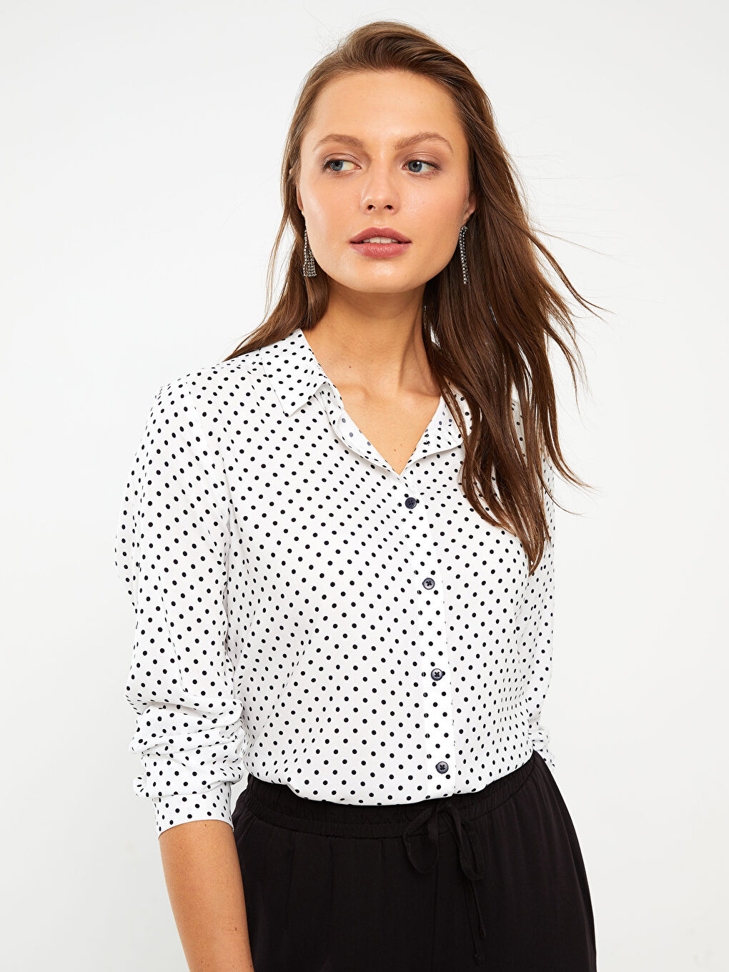 Košulja Ženska sa tufnama, dugim rukavima i kopčanjem na dugmad-1