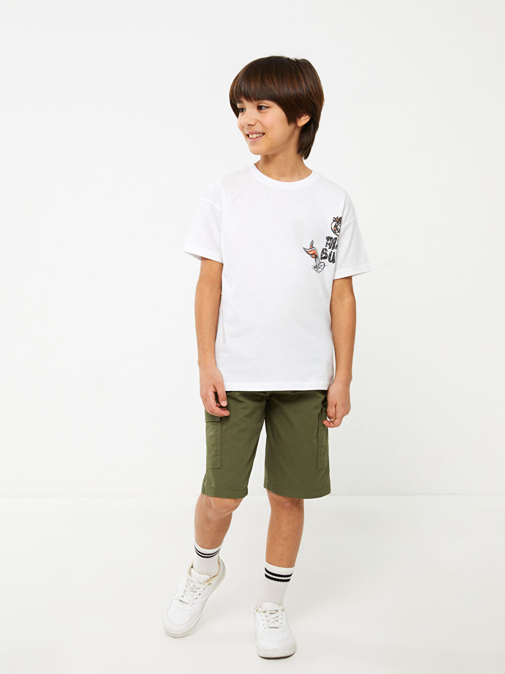 Beyaz Rahat Kalıp Bisiklet Yaka Looney Tunes Baskılı Erkek Çocuk Tişört-1