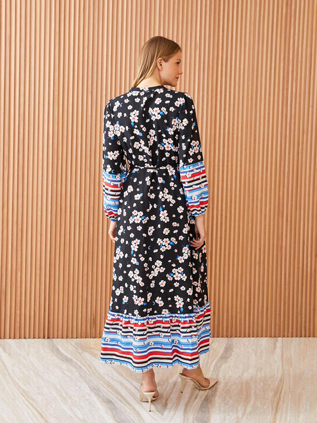 Siyah Hakim Yaka Çiçekli Kadın Elbise-3