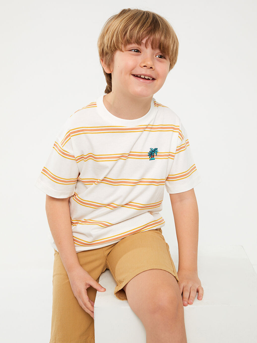 Ekru Rahat Kalıp Bisiklet Yaka Çizgili Erkek Çocuk Tişört