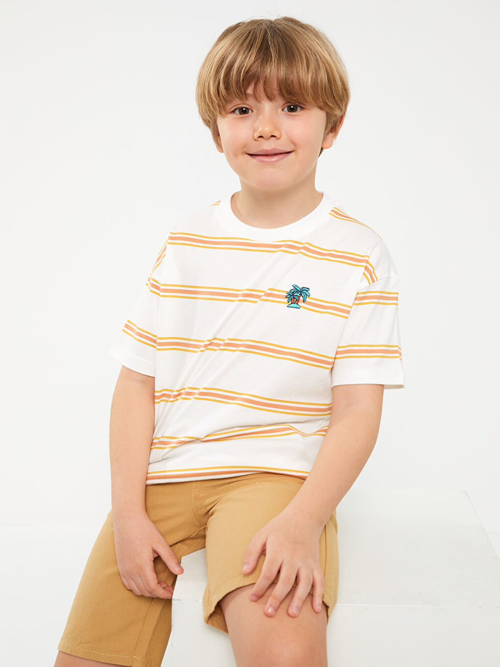 Ekru Rahat Kalıp Bisiklet Yaka Çizgili Erkek Çocuk Tişört-1