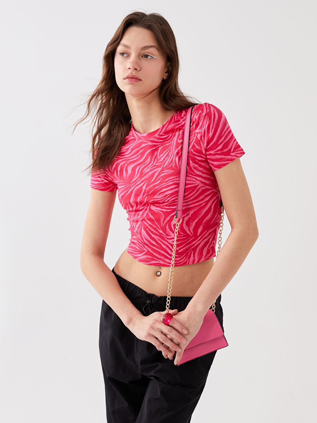 Pembe Kadın Bisiklet Yaka Desenli Kısa Kollu Tişört