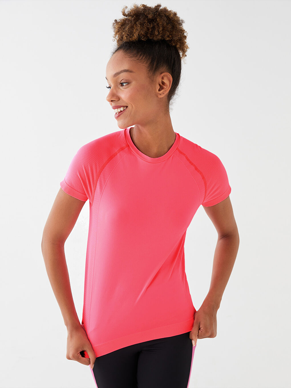 Pembe Bisiklet Yaka Düz Kısa Kollu Seamless Kadın Spor Tişört-1