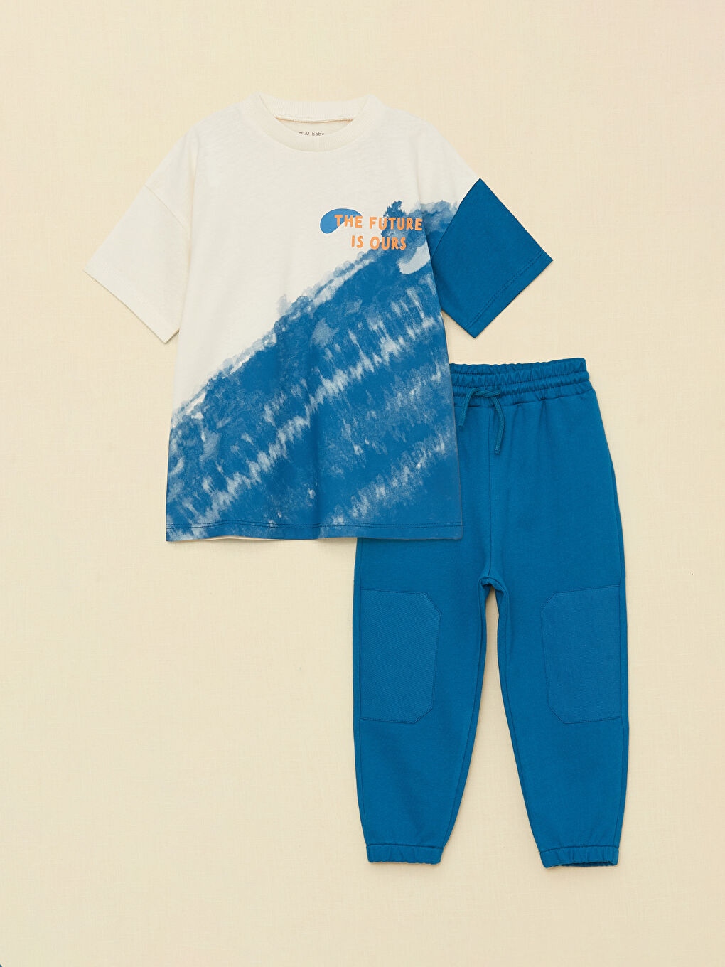 تيشيرت بأكمام قصيرة وياقة دائرية مطبوع للأولاد الرضع و بنطلون رياضي - طقم من قطعتين-3