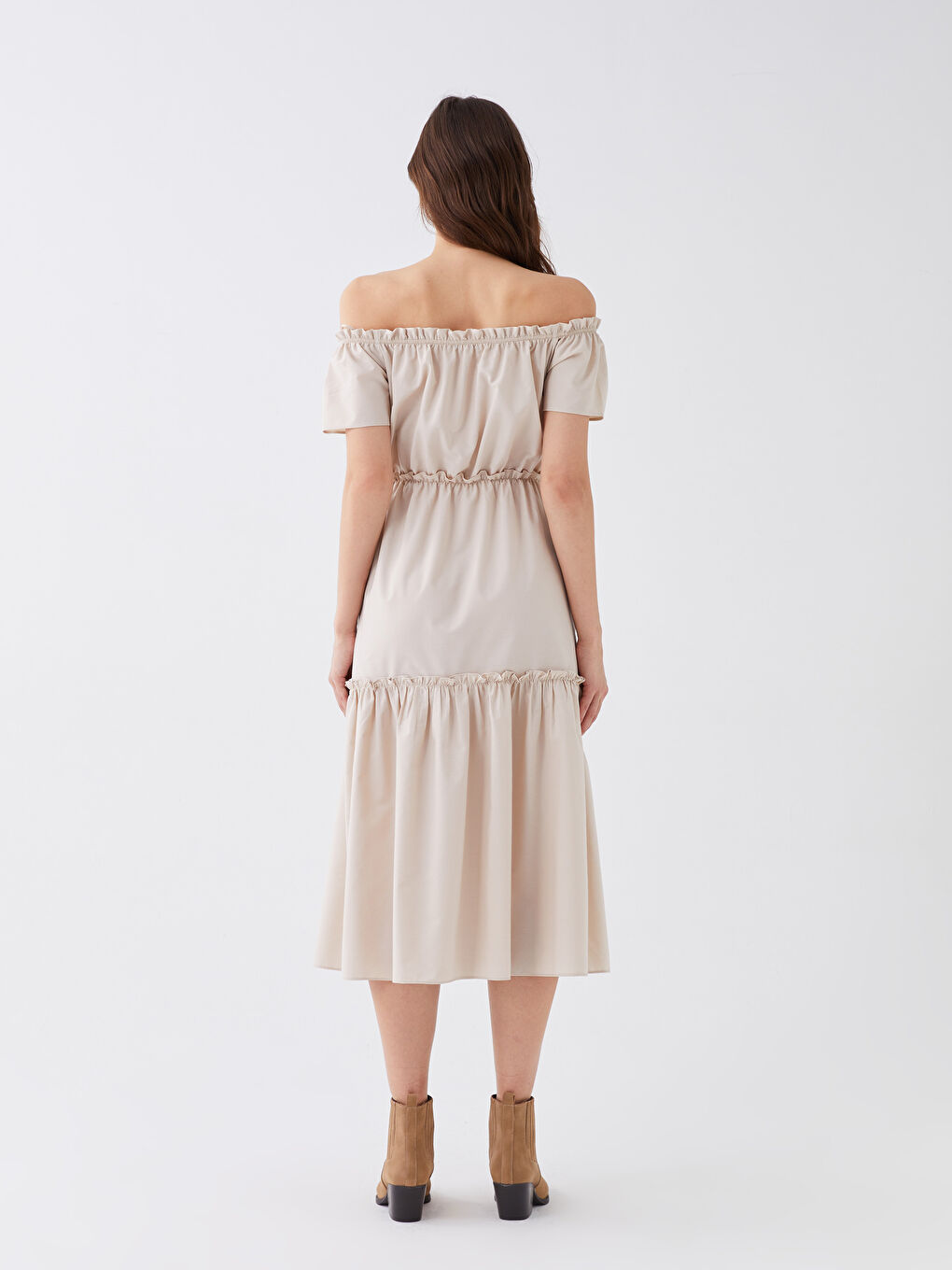 Әйелдерге арналған қиғаш мойын өрнексіз қысқа жең көйлек-4