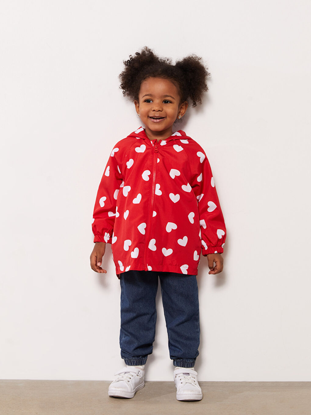 Kırmızı Kapüşonlu Uzun Kollu Baskılı Kız Bebek Mont-1